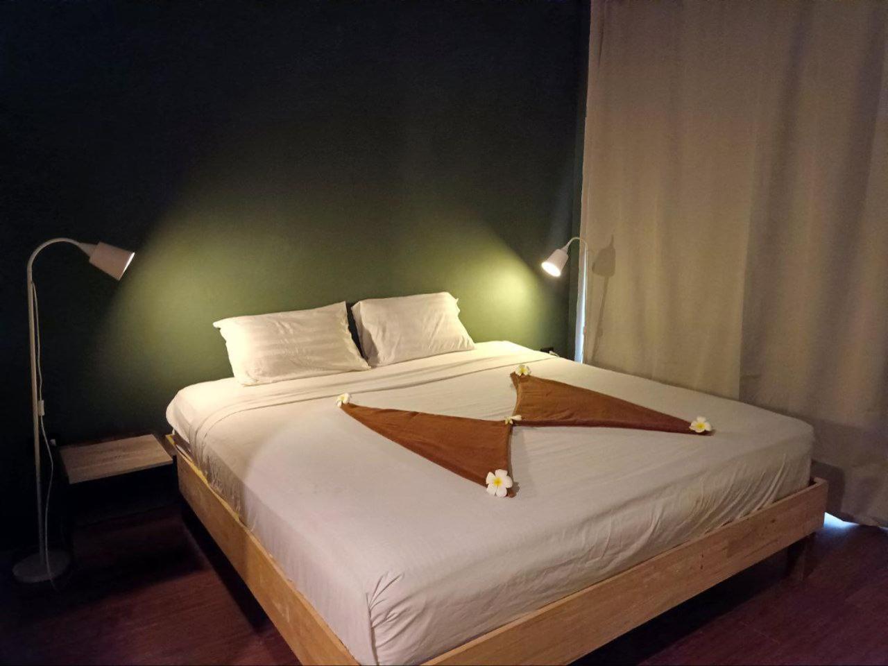 Centerpoint Hotel & Plaza Thong Sala Esterno foto